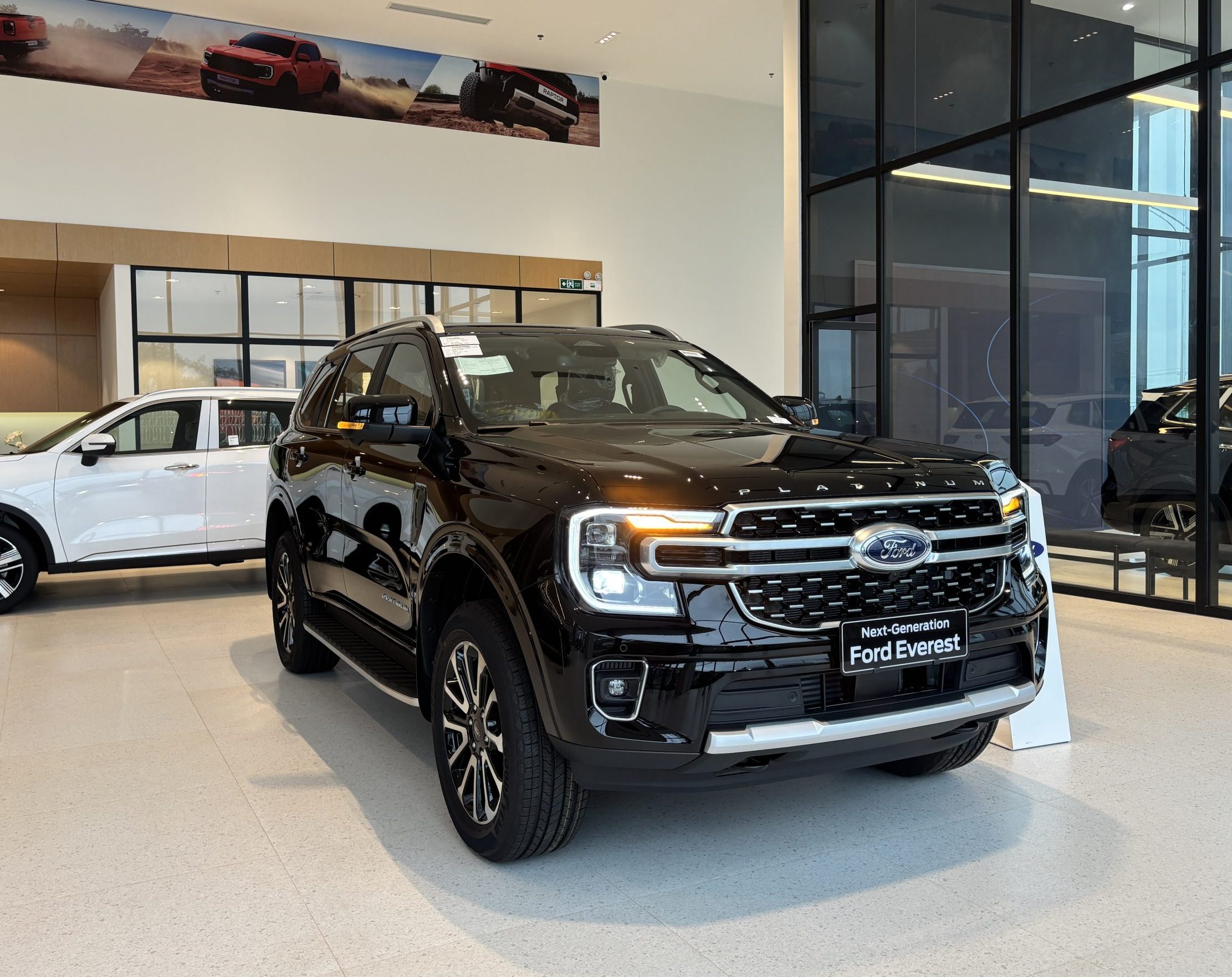 Ford Everest Platinum 2026 Đen