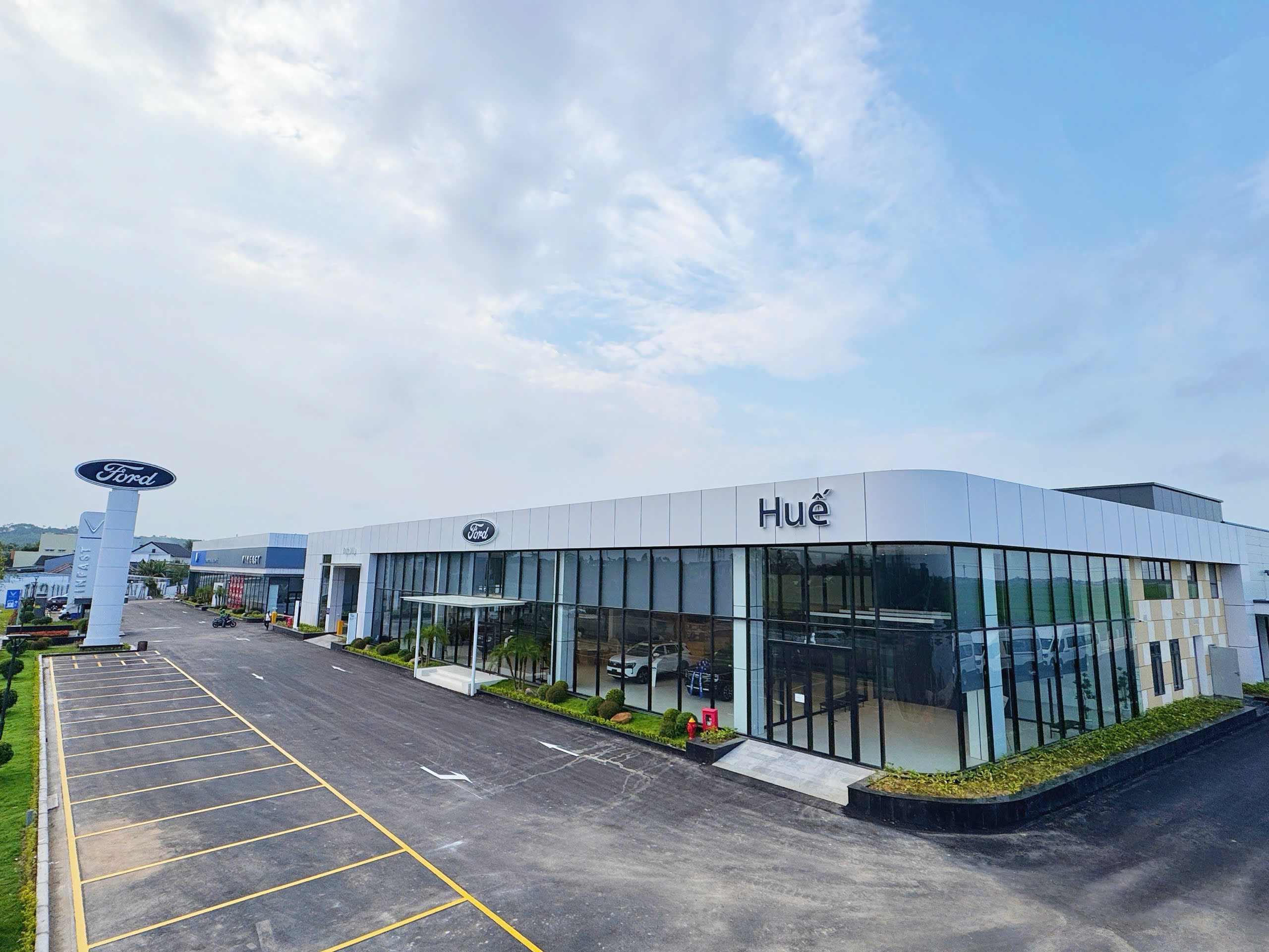 Ford Việt Nam chính thức ra mắt Huế Ford